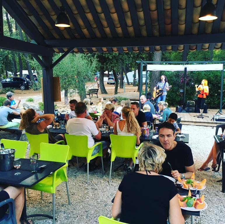 Camping La Simioune En Provence Bollène Exteriör bild